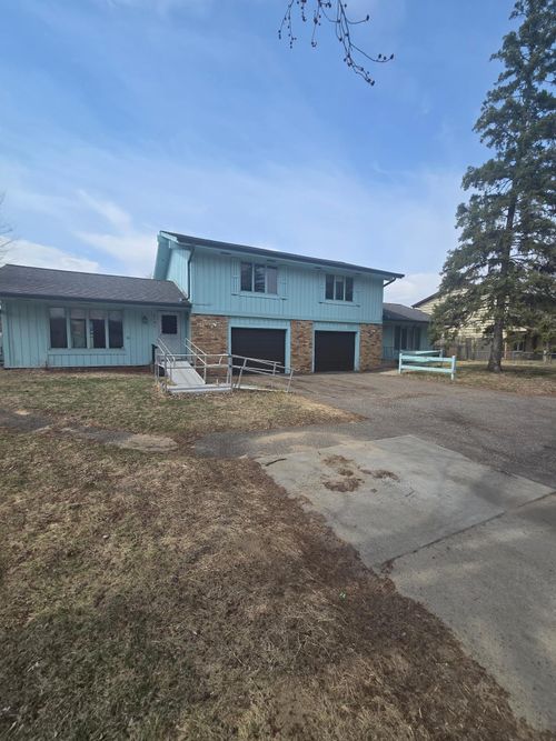 8101 Yates Ave N, Brooklyn Park, MN, 55443-2333 | Card Image