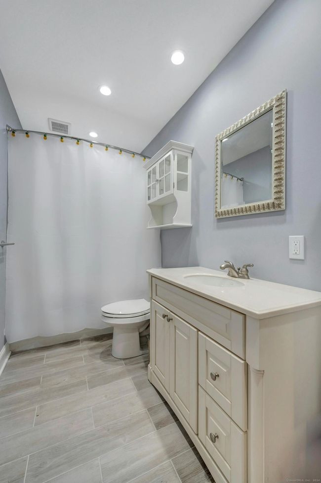 Bathroom | Image 17