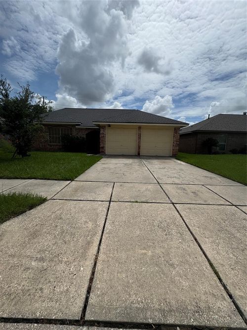 11922 Sulphur Springs Dr, Houston, TX, 77067-1135 | Card Image