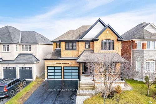 3278 Paul Henderson Dr, Mississauga, ON, L5M0H3 | Card Image
