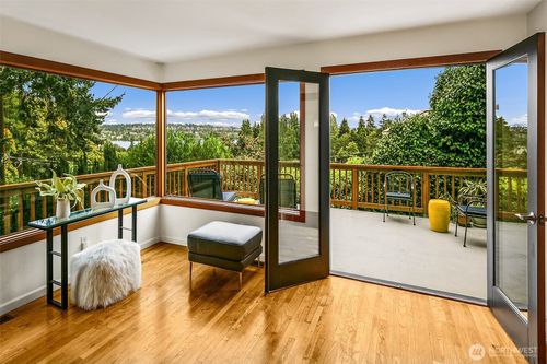 718 N 59th Street, Seattle, WA, 98103 | Card Image