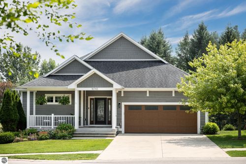 10743 Shrewbury Rd, Traverse City, MI, 49684-6237 | Card Image