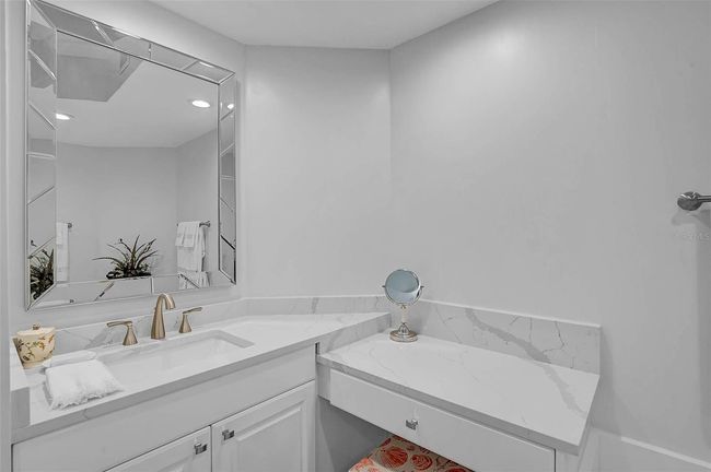 UNIT-404 - 385 N Point Rd, Condo with 3 bedrooms, 3 bathrooms and null parking in OSPREY FL | Image 21