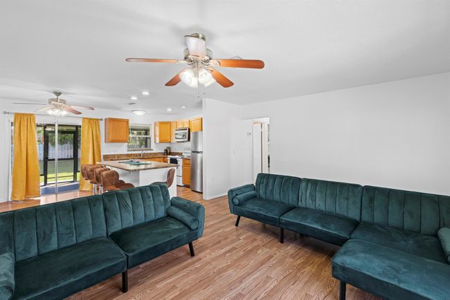 733 Se Academy Ln, House other with 2 bedrooms, 2 bathrooms and null parking in Port St. Lucie FL | Image 6