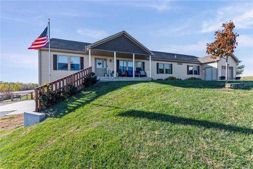 27455 Stephanie Ln, Weston, MO, 64098-9126 | Card Image