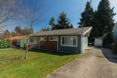 1033 1035 Rosamund Road, Gibsons, BC, V0N1V3 | Card Image