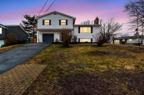 674 Basinview Dr, Bedford, NS, B4A1T7 | Card Image