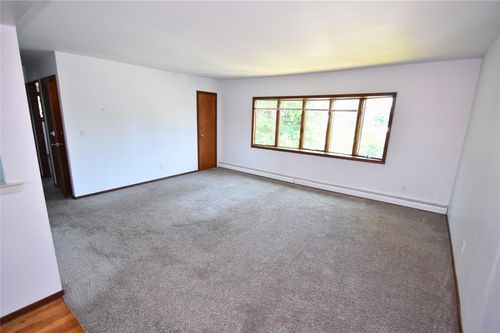 72 Rose St, Farmingdale, NY, 11735-3650 | Card Image