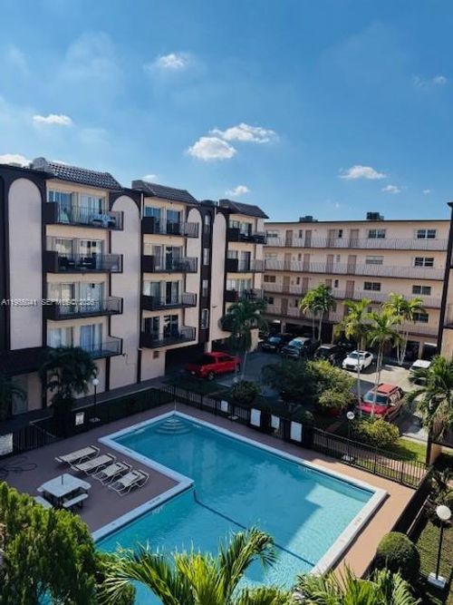 apt-302-1950 W 54th St, Hialeah, FL, 33012-2111 | Card Image