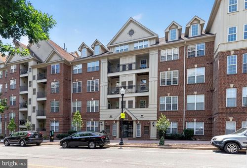 402-2330 14th St N, ARLINGTON, VA, 22201-5867 | Card Image