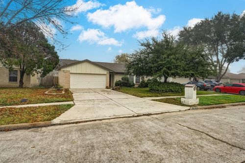 10118 Fernstone Ln, Houston, TX, 77070-4907 | Card Image