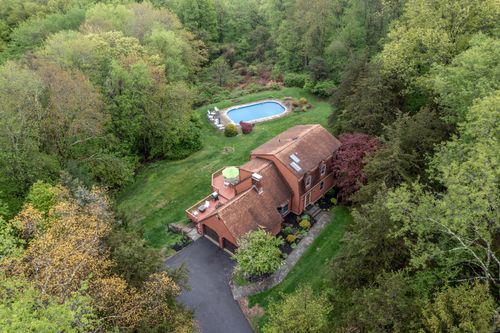 24 Quaker Ridge Rd, Sherman, CT, 06784-1226 | Card Image