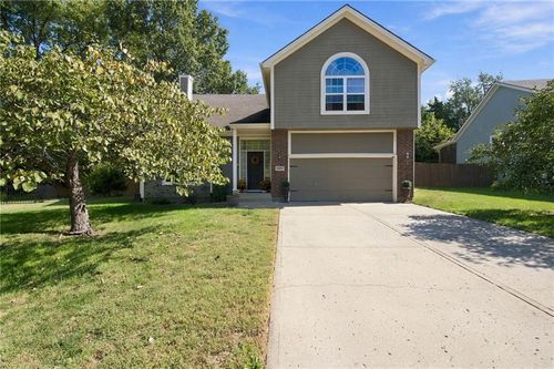 18207 Rollins Dr, Smithville, MO, 64089-9089 | Card Image