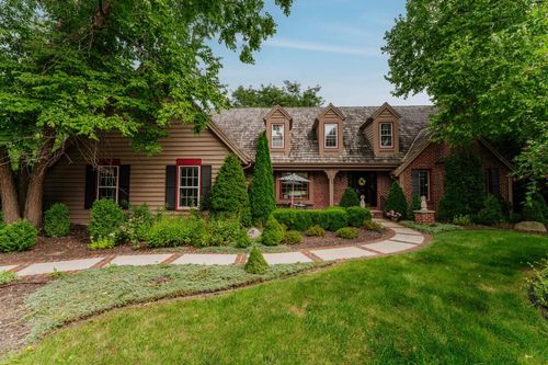 8266 S Country Club Circle, Franklin, WI, 53132 | Card Image