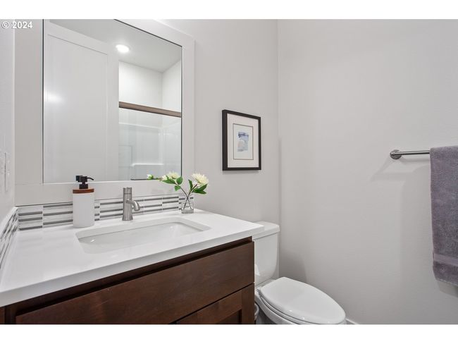 8870 Sw Mohegan Ln, House other with 5 bedrooms, 3 bathrooms and 3 parking in Tualatin OR | Image 6