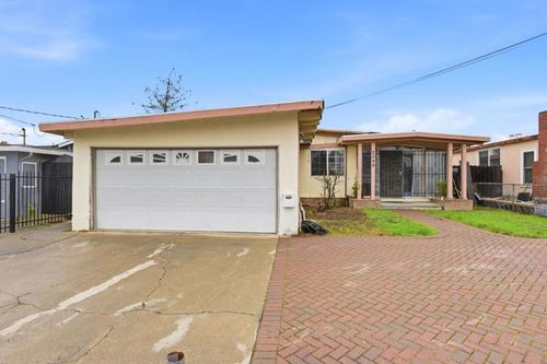 2548 Hazelwood Way, East Palo Alto, CA, 94303-1101 | Card Image