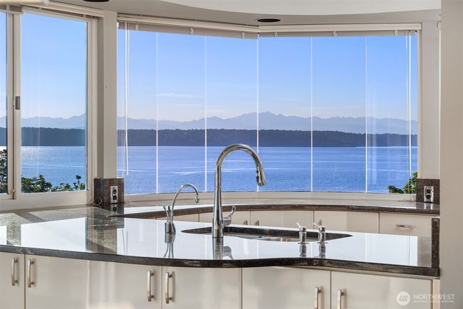 The views act as an ever-evolving backdrop. Here one could almost feel like on board of a ship. | Image 14