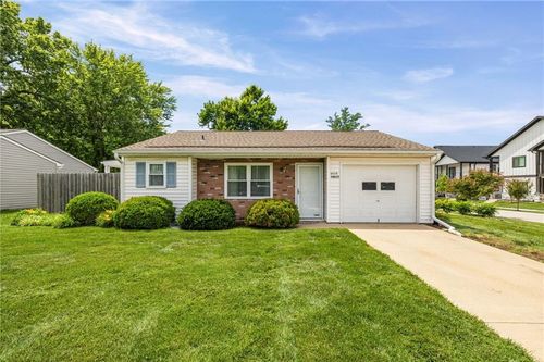 8820 Farley St, Overland Park, KS, 66212-4749 | Card Image