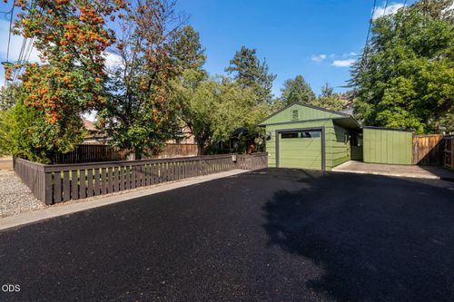 932 Ne 10th St, Bend, OR, 97701-4854 | Card Image