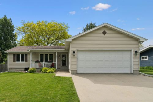2303 1st Ave Nw, Waverly, IA, 50677-2009 | Card Image
