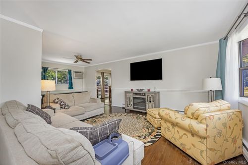 11 Rolan Ct, Islip Terrace, NY, 11752-2431 | Card Image