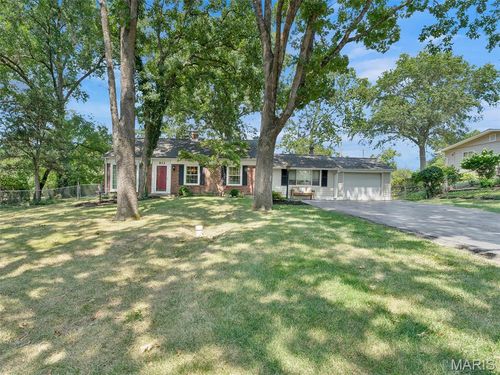 932 Crestland Dr, Ballwin, MO, 63011-3110 | Card Image