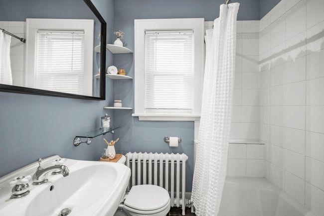 Main level bathroom | Image 7