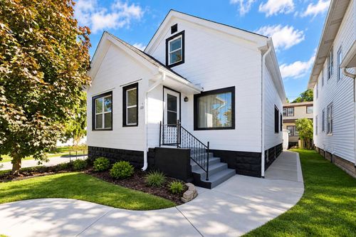 2200 S 89th Street, WEST ALLIS, WI, 53227 | Card Image