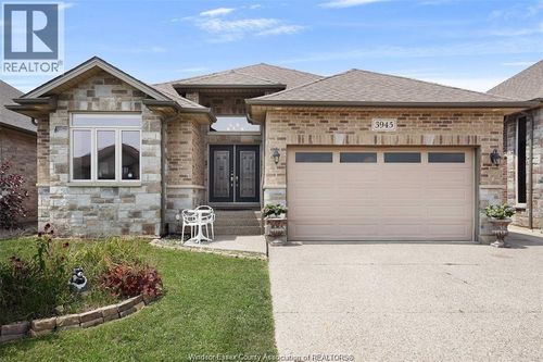 3945 Zanzibar Cres, Windsor, ON, N9G0A5 | Card Image