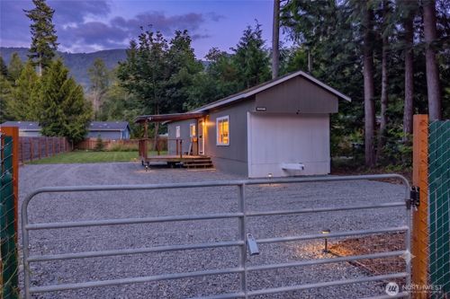 8397 Golden Valley Blvd, Maple Falls, WA, 98266-8271 | Card Image