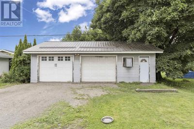 229 Goulais Ave, Home with 2 bedrooms, 1 bathrooms and null parking in Sault Ste. Marie ON | Image 3