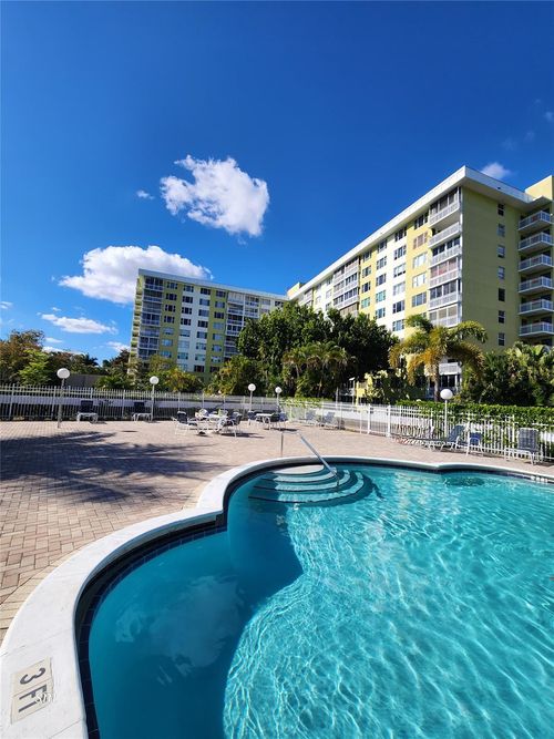 404-4400 Hillcrest Dr, Hollywood, FL, 33021-7971 | Card Image