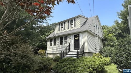393 Kingston St, Wyckoff, NJ, 07481-3149 | Card Image