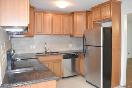 apt-h3-4030 W 13 Mile Rd, Royal Oak, MI, 48073-6636 | Card Image