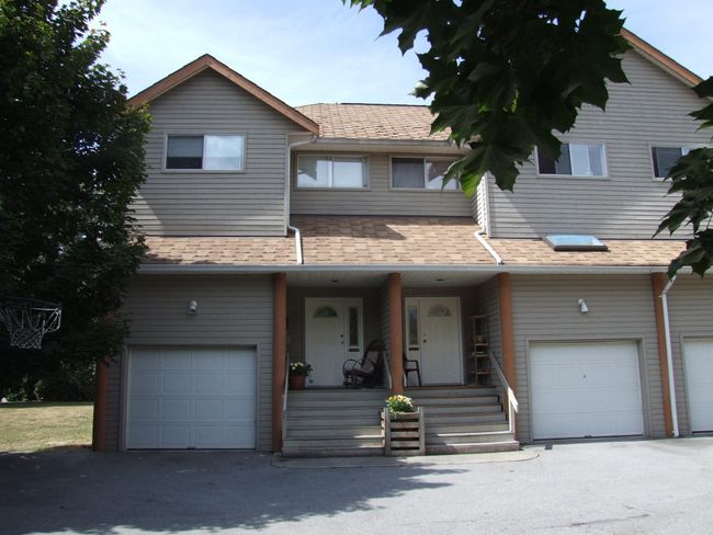 8 - 1700 Mamquam Road, Townhouse with 3 bedrooms, 1 bathrooms and 3 parking in Squamish BC | Image 1