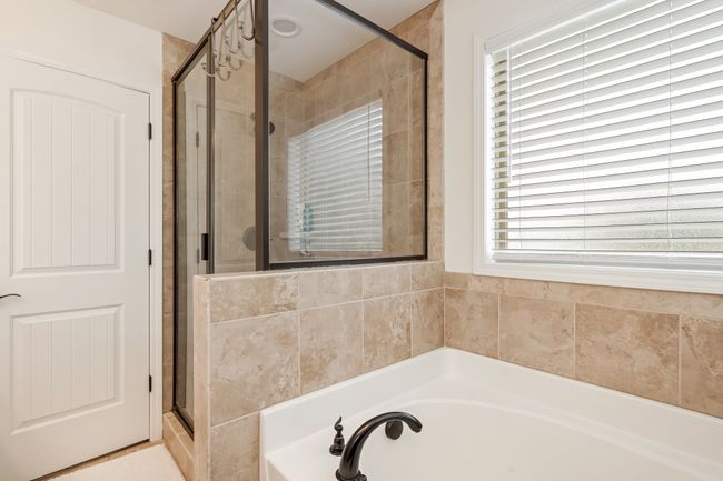 Shower and Tub | Image 31