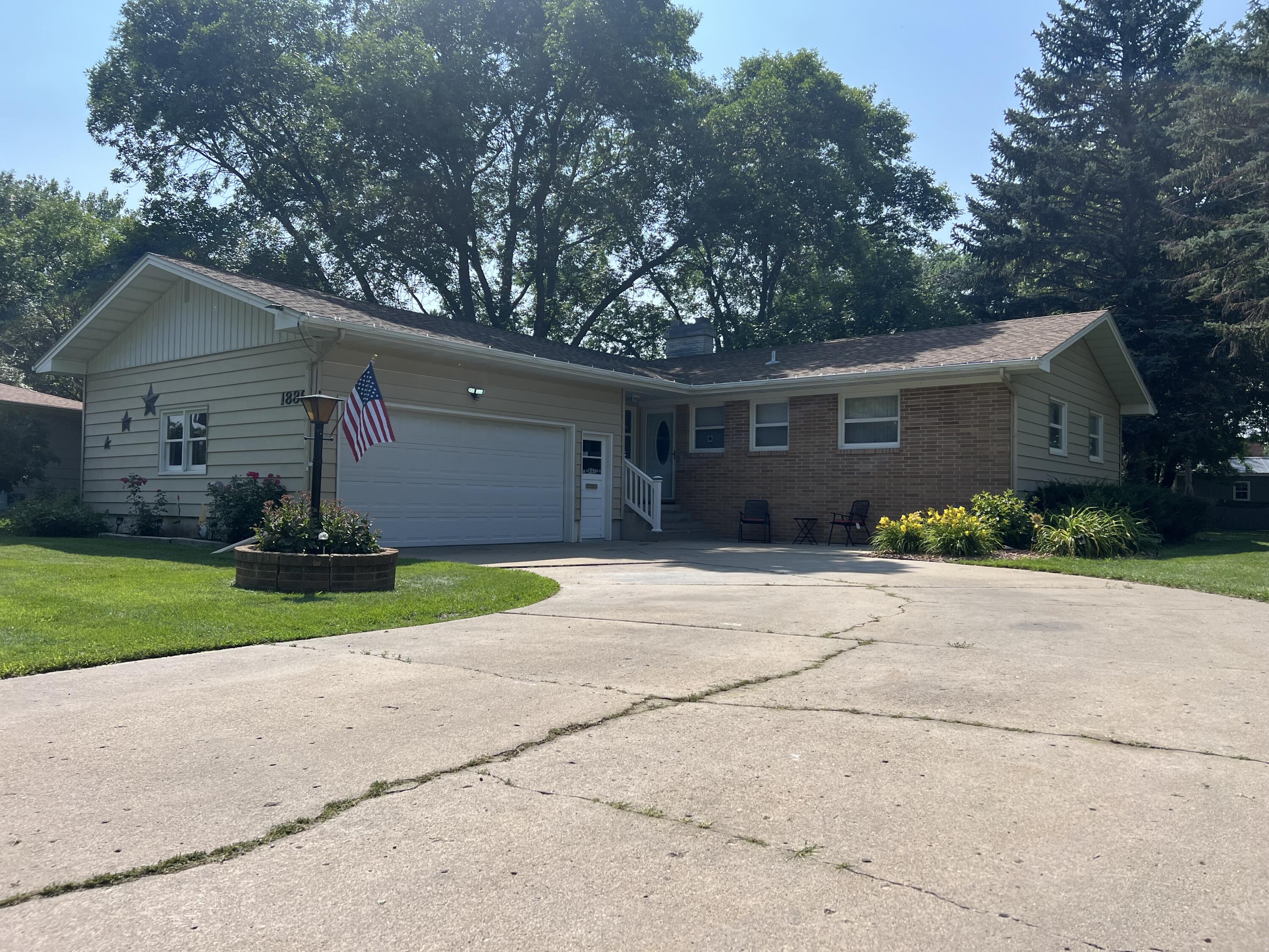 Eisenhower Cir, Aberdeen, SD 57401