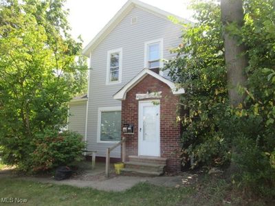 340 Crosby Street, Home with 5 bedrooms, 2 bathrooms and null parking in Akron OH | Image 1