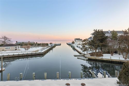 18 Matilda Ct, Bayport, NY, 11705-2126 | Card Image