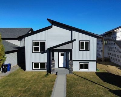 21 Murphy Close, House detached with 3 bedrooms, 2 bathrooms and 2 parking in Blackfalds AB | Image 1