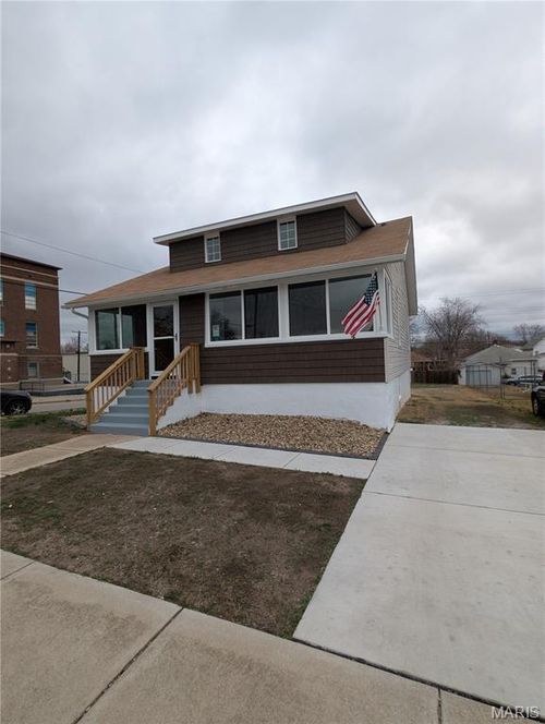 401 E Acton Ave, Wood River, IL, 62095-2116 | Card Image