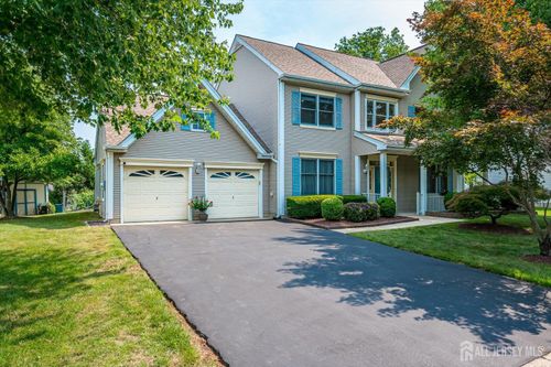 11 Lafayette Dr, KENDALL PARK, NJ, 08824-1936 | Card Image