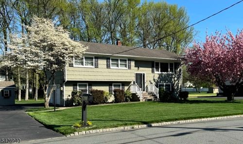 10 Cole Rd, Fairfield, NJ, 07004-1115 | Card Image