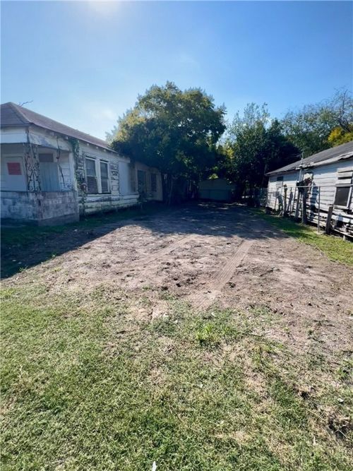 217 Spruce St, Corpus Christi, TX, 78408-4039 | Card Image