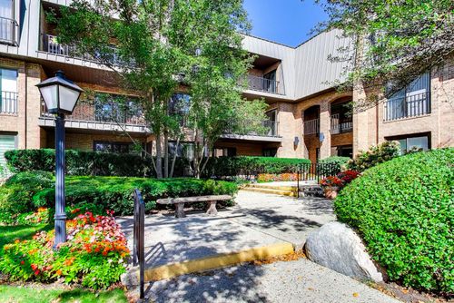 208-3 The Court Of Harborside, Northbrook, IL, 60062-3223 | Card Image