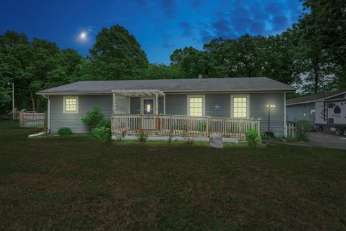 70661 Dennis Dr, Niles, MI, 49120-7741 | Card Image