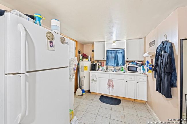 3420 Junction Hwy, House other with 2 bedrooms, 2 bathrooms and null parking in ingram TX | Image 17