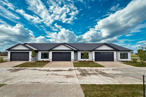 103-1875 Redbud Cir, Eldridge, IA, 52748-9734 | Card Image