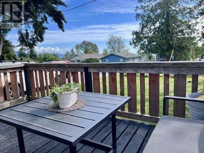 716&718 Hillcrest Rd, Home with 2 bedrooms, 0 bathrooms and 4 parking in Gibsons BC | Image 2