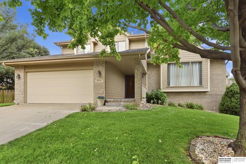 804 Auburn Ln, Papillion, NE, 68046-6260 | Card Image